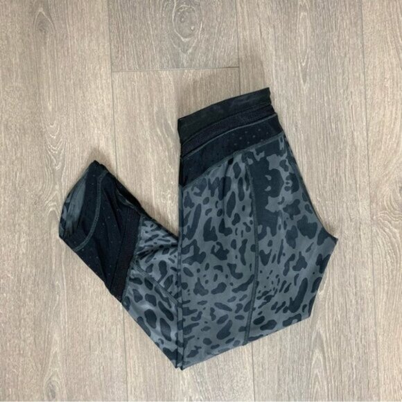 Lululemon Just Breathe Crop Animal Swirl Deep Coal Light Black Capri Legging - Picture 2 of 14